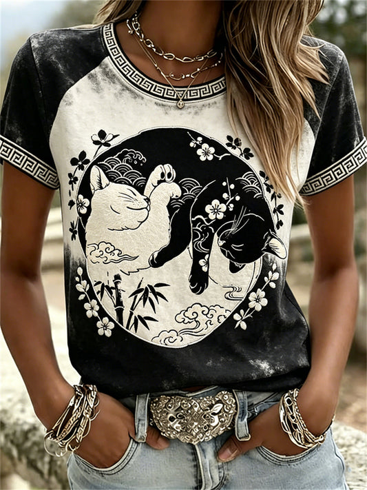 Damen-T-Shirts in Schwarz-Weiß mit Kirschblüten- und Katzenmotiv im japanischen Lino-Print