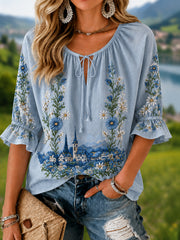 Damenhemd im bayerischen Stil mit Blumenmuster