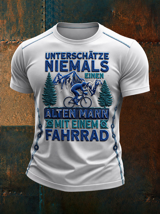Herren T-Shirt mit Kurzärmeln: UNTERSCHÄTZE NIEMALS EINEN ALTEN MANN MIT EINEM FAHRRAD